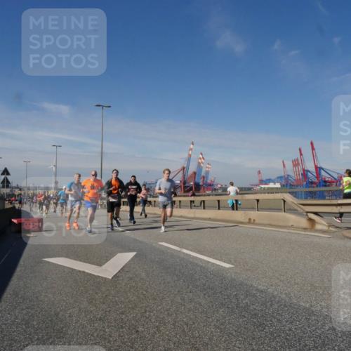 03.10.2025 - Köhlbrandbrückenlauf Matties Gatica Varas http://msf.ph/oto/8991063 03.10.2025 12:41:39 Position 2  meine-sportfotos.de
