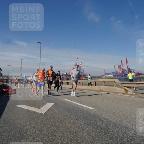 03.10.2025 - Köhlbrandbrückenlauf Matties Gatica Varas http://msf.ph/oto/8991066 03.10.2025 12:41:40 Position 2  meine-sportfotos.de