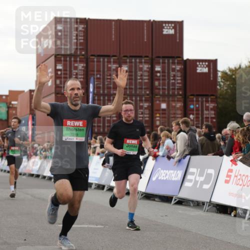 03.10.2025 - Köhlbrandbrückenlauf Yannick Fuchs http://msf.ph/oto/8991069 03.10.2025 16:02:33 Ziel 7110, 7111, 7219, 7280, 7411, 8784, 8786 meine-sportfotos.de