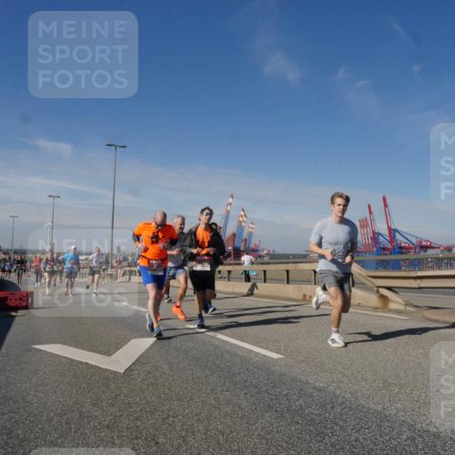 03.10.2025 - Köhlbrandbrückenlauf Matties Gatica Varas http://msf.ph/oto/8991073 03.10.2025 12:41:41 Position 2 18 meine-sportfotos.de