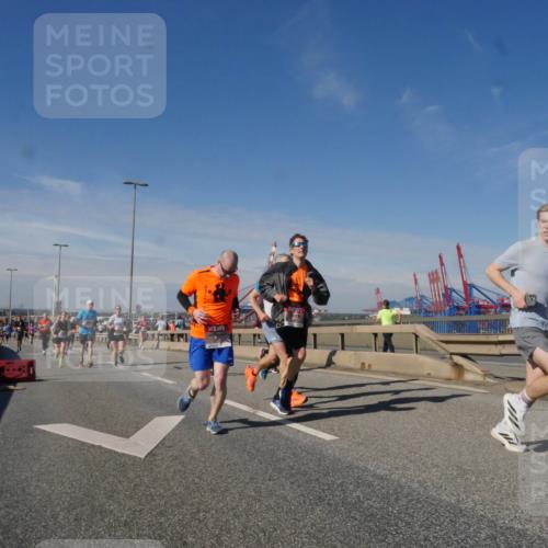 03.10.2025 - Köhlbrandbrückenlauf Matties Gatica Varas http://msf.ph/oto/8991077 03.10.2025 12:41:41 Position 2  meine-sportfotos.de