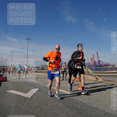 03.10.2025 - Köhlbrandbrückenlauf Matties Gatica Varas http://msf.ph/oto/8991081 03.10.2025 12:41:42 Position 2  meine-sportfotos.de