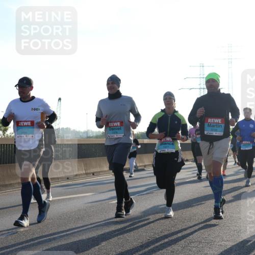 03.10.2025 - Köhlbrandbrückenlauf Luisa Fischer http://msf.ph/oto/8991086 03.10.2025 10:15:50 Position 3 3791, 1378, 1377, 3708, 3710 meine-sportfotos.de