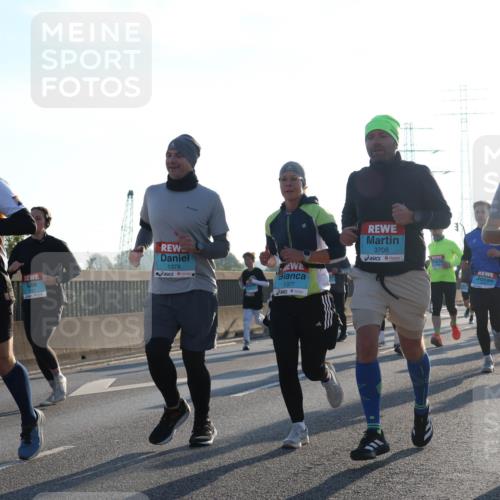 03.10.2025 - Köhlbrandbrückenlauf Luisa Fischer http://msf.ph/oto/8991088 03.10.2025 10:15:50 Position 3 3791, 1378, 1377, 3708, 3710 meine-sportfotos.de