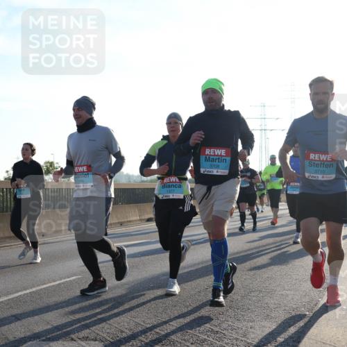 03.10.2025 - Köhlbrandbrückenlauf Luisa Fischer http://msf.ph/oto/8991092 03.10.2025 10:15:51 Position 3 3791, 1378, 1377, 3708, 3710 meine-sportfotos.de