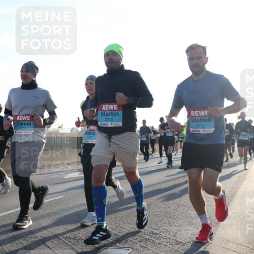 03.10.2025 - Köhlbrandbrückenlauf Luisa Fischer http://msf.ph/oto/8991094 03.10.2025 10:15:51 Position 3 1378, 3708, 3710, 1377 meine-sportfotos.de