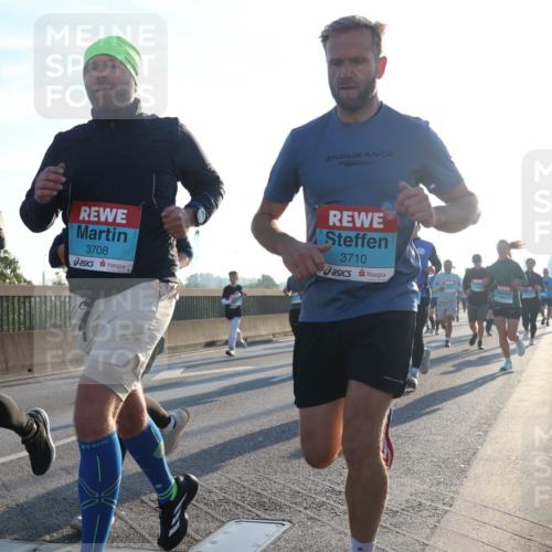 03.10.2025 - Köhlbrandbrückenlauf Luisa Fischer http://msf.ph/oto/8991096 03.10.2025 10:15:51 Position 3 1378, 3708, 3710 meine-sportfotos.de