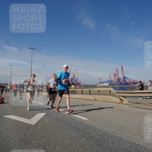 03.10.2025 - Köhlbrandbrückenlauf Matties Gatica Varas http://msf.ph/oto/8991099 03.10.2025 12:41:44 Position 2  meine-sportfotos.de