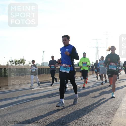 03.10.2025 - Köhlbrandbrückenlauf Luisa Fischer http://msf.ph/oto/8991110 03.10.2025 10:15:52 Position 3 2947, 1946, 1 meine-sportfotos.de
