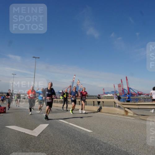 03.10.2025 - Köhlbrandbrückenlauf Matties Gatica Varas http://msf.ph/oto/8991115 03.10.2025 12:41:47 Position 2  meine-sportfotos.de