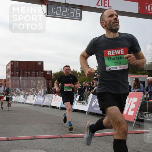 03.10.2025 - Köhlbrandbrückenlauf Yannick Fuchs http://msf.ph/oto/8991116 03.10.2025 16:02:34 Ziel 7110, 7111, 7219, 7280, 7411, 8784, 8786 meine-sportfotos.de
