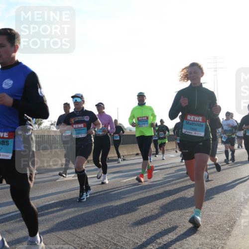 03.10.2025 - Köhlbrandbrückenlauf Luisa Fischer http://msf.ph/oto/8991119 03.10.2025 10:15:53 Position 3 2947, 3011, 1946, 1 meine-sportfotos.de