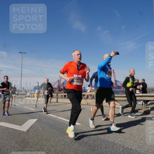 03.10.2025 - Köhlbrandbrückenlauf Matties Gatica Varas http://msf.ph/oto/8991135 03.10.2025 12:41:50 Position 2 6163 meine-sportfotos.de