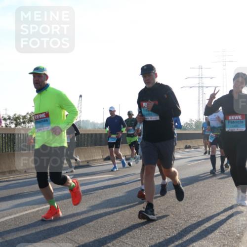 03.10.2025 - Köhlbrandbrückenlauf Luisa Fischer http://msf.ph/oto/8991136 03.10.2025 10:15:54 Position 3 1473, 1409, 1403, 1496 meine-sportfotos.de