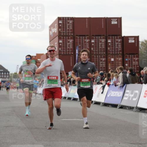 03.10.2025 - Köhlbrandbrückenlauf Yannick Fuchs http://msf.ph/oto/8991141 03.10.2025 16:02:36 Ziel 7219, 7280, 7411, 8784, 8786 meine-sportfotos.de