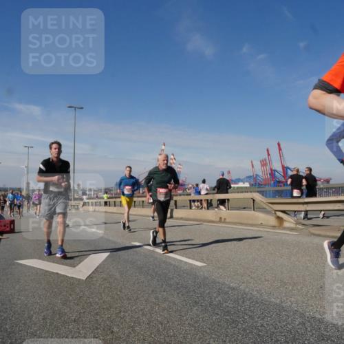 03.10.2025 - Köhlbrandbrückenlauf Matties Gatica Varas http://msf.ph/oto/8991142 03.10.2025 12:41:51 Position 2  meine-sportfotos.de