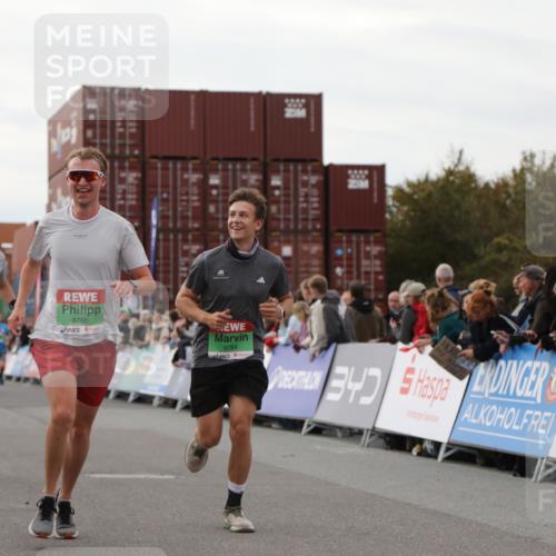 03.10.2025 - Köhlbrandbrückenlauf Yannick Fuchs http://msf.ph/oto/8991159 03.10.2025 16:02:36 Ziel 7219, 7280, 7411, 8784, 8786 meine-sportfotos.de
