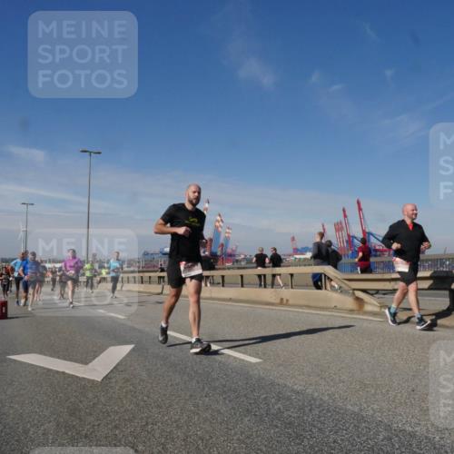 03.10.2025 - Köhlbrandbrückenlauf Matties Gatica Varas http://msf.ph/oto/8991163 03.10.2025 12:41:54 Position 2  meine-sportfotos.de
