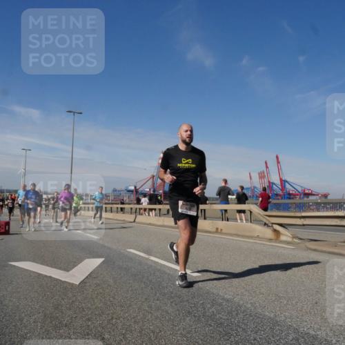 03.10.2025 - Köhlbrandbrückenlauf Matties Gatica Varas http://msf.ph/oto/8991168 03.10.2025 12:41:55 Position 2 18 meine-sportfotos.de