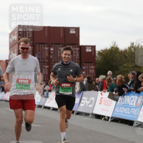 03.10.2025 - Köhlbrandbrückenlauf Yannick Fuchs http://msf.ph/oto/8991170 03.10.2025 16:02:36 Ziel 7219, 7280, 7411, 8784, 8786 meine-sportfotos.de