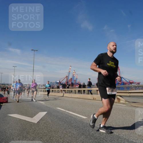 03.10.2025 - Köhlbrandbrückenlauf Matties Gatica Varas http://msf.ph/oto/8991172 03.10.2025 12:41:55 Position 2 425, 118 meine-sportfotos.de