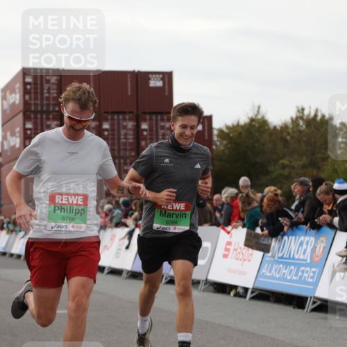 03.10.2025 - Köhlbrandbrückenlauf Yannick Fuchs http://msf.ph/oto/8991174 03.10.2025 16:02:37 Ziel 7102, 7219, 7280, 7411, 8784, 8786 meine-sportfotos.de