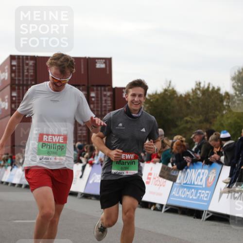 03.10.2025 - Köhlbrandbrückenlauf Yannick Fuchs http://msf.ph/oto/8991179 03.10.2025 16:02:37 Ziel 7102, 7219, 7280, 7411, 8784, 8786 meine-sportfotos.de