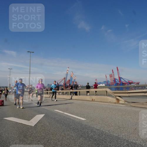 03.10.2025 - Köhlbrandbrückenlauf Matties Gatica Varas http://msf.ph/oto/8991180 03.10.2025 12:41:56 Position 2  meine-sportfotos.de