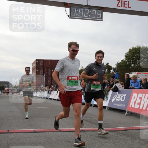 03.10.2025 - Köhlbrandbrückenlauf Yannick Fuchs http://msf.ph/oto/8991189 03.10.2025 16:02:37 Ziel 7102, 7219, 7280, 7411, 8784, 8786 meine-sportfotos.de