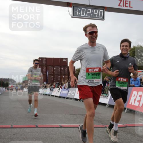 03.10.2025 - Köhlbrandbrückenlauf Yannick Fuchs http://msf.ph/oto/8991199 03.10.2025 16:02:38 Ziel 7102, 7280, 7411, 8784, 8786 meine-sportfotos.de