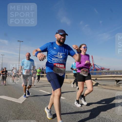 03.10.2025 - Köhlbrandbrückenlauf Matties Gatica Varas http://msf.ph/oto/8991203 03.10.2025 12:41:58 Position 2 6719, 6423 meine-sportfotos.de