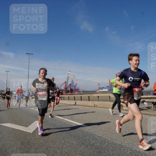 03.10.2025 - Köhlbrandbrückenlauf Matties Gatica Varas http://msf.ph/oto/8991225 03.10.2025 12:42:01 Position 2 4026 meine-sportfotos.de