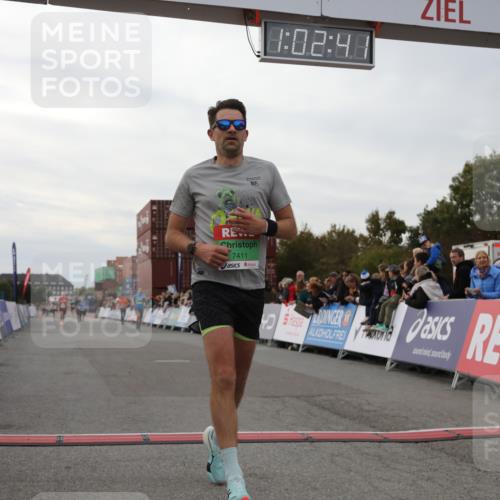 03.10.2025 - Köhlbrandbrückenlauf Yannick Fuchs http://msf.ph/oto/8991228 03.10.2025 16:02:39 Ziel 7102, 7411, 8784, 8786, 9595, 9670 meine-sportfotos.de