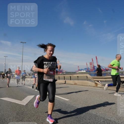 03.10.2025 - Köhlbrandbrückenlauf Matties Gatica Varas http://msf.ph/oto/8991229 03.10.2025 12:42:02 Position 2 4026 meine-sportfotos.de