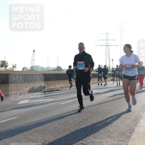 03.10.2025 - Köhlbrandbrückenlauf Luisa Fischer http://msf.ph/oto/8991241 03.10.2025 10:16:04 Position 3 1397, 1401, 1 meine-sportfotos.de