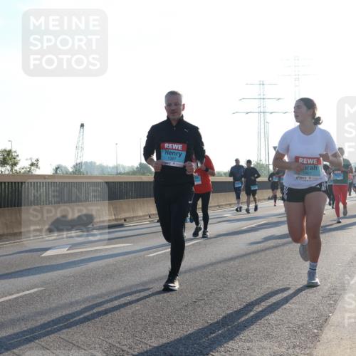03.10.2025 - Köhlbrandbrückenlauf Luisa Fischer http://msf.ph/oto/8991244 03.10.2025 10:16:04 Position 3 1397, 1401, 1 meine-sportfotos.de