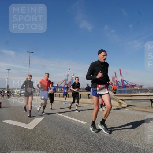 03.10.2025 - Köhlbrandbrückenlauf Matties Gatica Varas http://msf.ph/oto/8991247 03.10.2025 12:42:04 Position 2 6233 meine-sportfotos.de