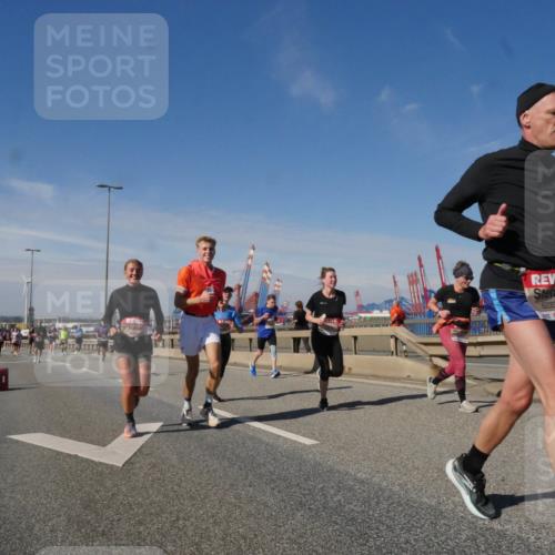 03.10.2025 - Köhlbrandbrückenlauf Matties Gatica Varas http://msf.ph/oto/8991252 03.10.2025 12:42:04 Position 2 6233 meine-sportfotos.de