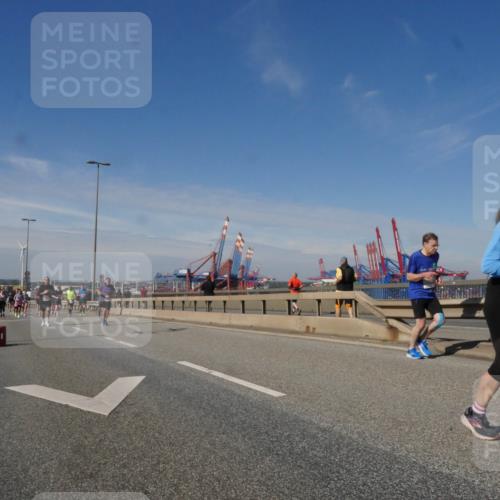 03.10.2025 - Köhlbrandbrückenlauf Matties Gatica Varas http://msf.ph/oto/8991267 03.10.2025 12:42:06 Position 2  meine-sportfotos.de
