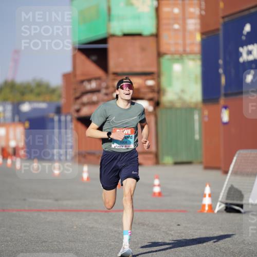 03.10.2025 - Köhlbrandbrückenlauf Michael Burmester http://msf.ph/oto/8991268 03.10.2025 09:44:29 Ziel 1008 meine-sportfotos.de