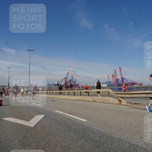 03.10.2025 - Köhlbrandbrückenlauf Matties Gatica Varas http://msf.ph/oto/8991271 03.10.2025 12:42:07 Position 2 118 meine-sportfotos.de