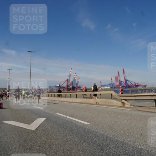 03.10.2025 - Köhlbrandbrückenlauf Matties Gatica Varas http://msf.ph/oto/8991276 03.10.2025 12:42:07 Position 2  meine-sportfotos.de