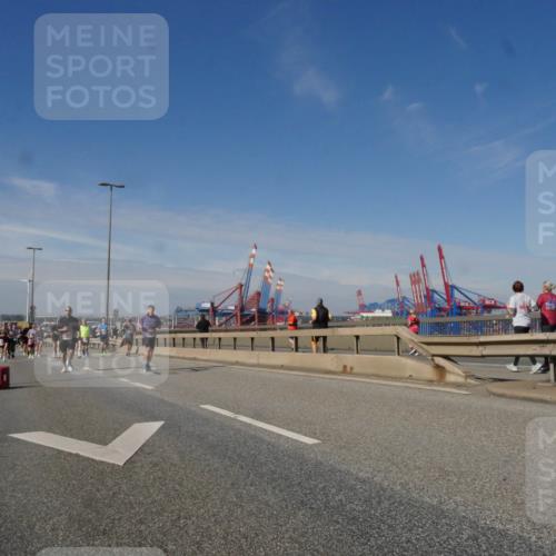 03.10.2025 - Köhlbrandbrückenlauf Matties Gatica Varas http://msf.ph/oto/8991280 03.10.2025 12:42:08 Position 2  meine-sportfotos.de