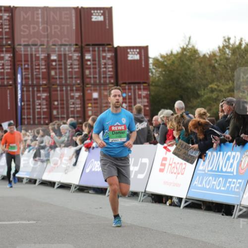 03.10.2025 - Köhlbrandbrückenlauf Yannick Fuchs http://msf.ph/oto/8991281 03.10.2025 16:02:44 Ziel 7099, 7102, 7180, 7277, 8048, 9511, 9595, 9670 meine-sportfotos.de