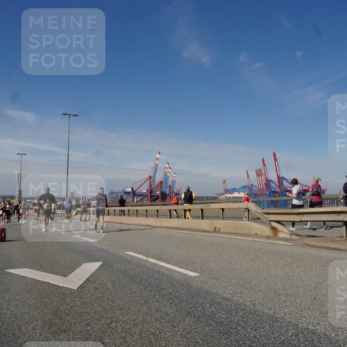 03.10.2025 - Köhlbrandbrückenlauf Matties Gatica Varas http://msf.ph/oto/8991283 03.10.2025 12:42:08 Position 2  meine-sportfotos.de