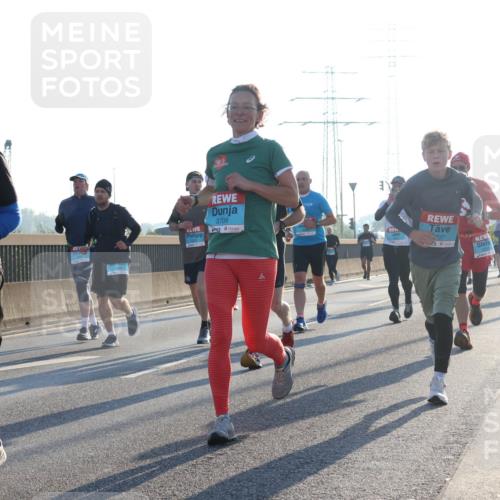 03.10.2025 - Köhlbrandbrückenlauf Luisa Fischer http://msf.ph/oto/8991286 03.10.2025 10:16:08 Position 3 3709, 707, 1 meine-sportfotos.de