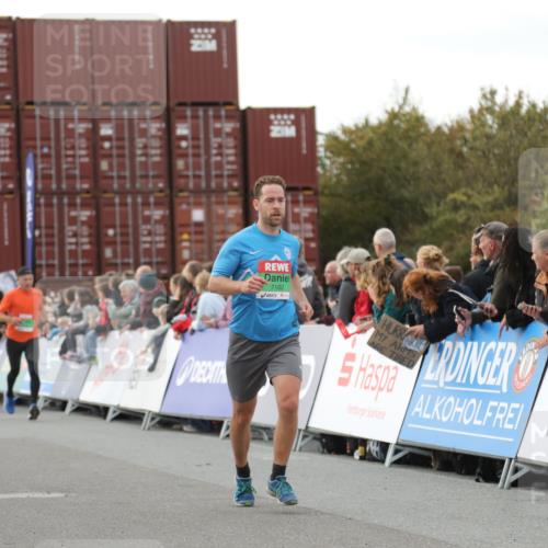 03.10.2025 - Köhlbrandbrückenlauf Yannick Fuchs http://msf.ph/oto/8991287 03.10.2025 16:02:44 Ziel 7099, 7102, 7180, 7277, 8048, 9511, 9595, 9670 meine-sportfotos.de