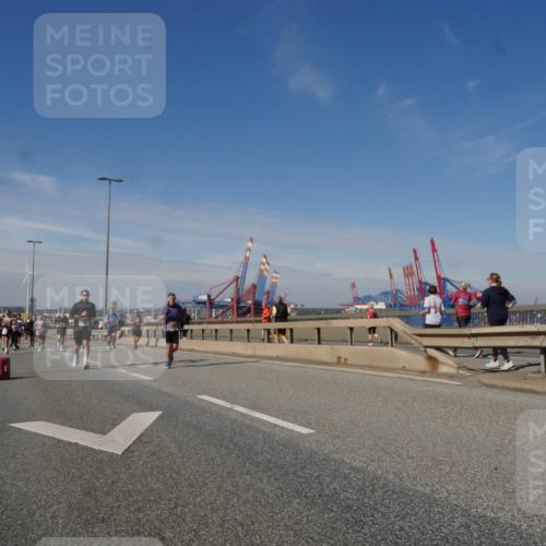 03.10.2025 - Köhlbrandbrückenlauf Matties Gatica Varas http://msf.ph/oto/8991288 03.10.2025 12:42:08 Position 2  meine-sportfotos.de