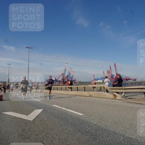 03.10.2025 - Köhlbrandbrückenlauf Matties Gatica Varas http://msf.ph/oto/8991292 03.10.2025 12:42:09 Position 2  meine-sportfotos.de