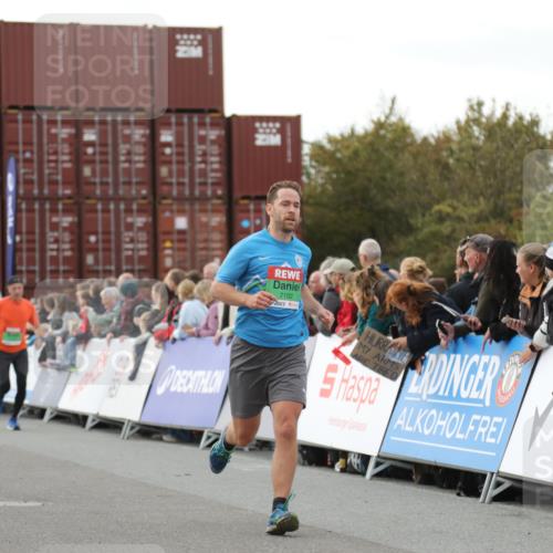 03.10.2025 - Köhlbrandbrückenlauf Yannick Fuchs http://msf.ph/oto/8991294 03.10.2025 16:02:44 Ziel 7099, 7102, 7180, 7277, 8048, 9511, 9595, 9670 meine-sportfotos.de